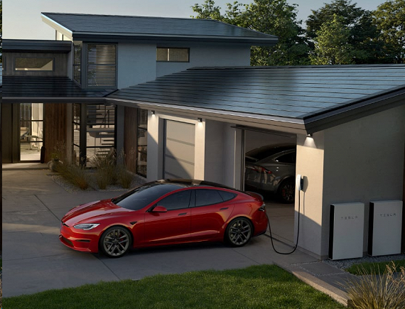 Будівництво гаража із сонячними панелями на даху